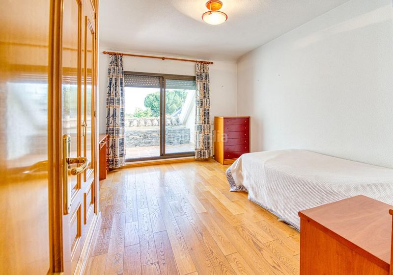 Foto c5670974-b314-44f4-967e-4fb48f555637. Chalet  independiente en esquina en Las Lomas con vistas despejadas, gran parcela y máximo potencial en Boadilla del Monte