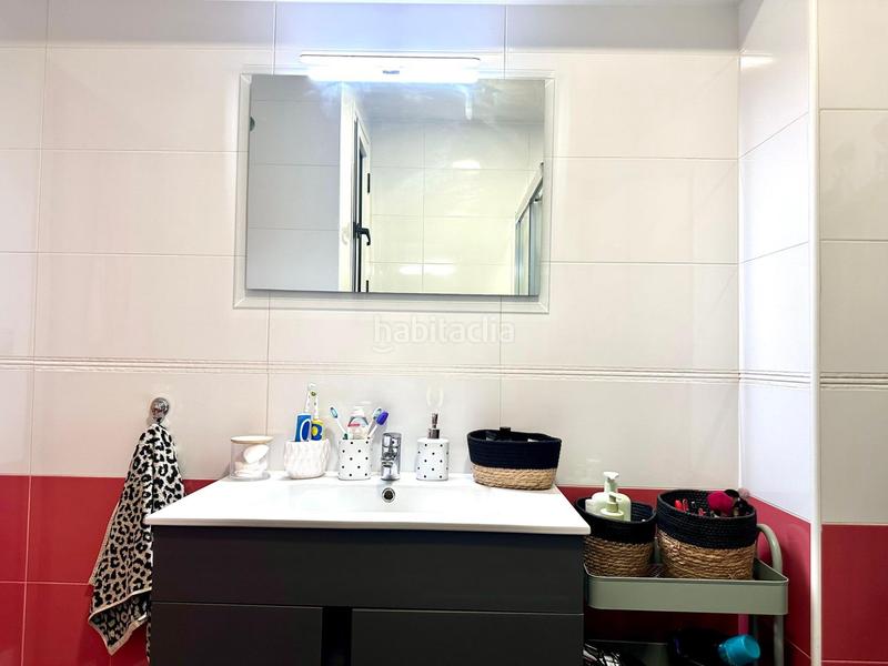 Foto 0c149222-a442-4b42-bae3-c34dbd7e9afa. Piso en calle cerda 3 piso de tres habitaciones completamente reformado en Alicante