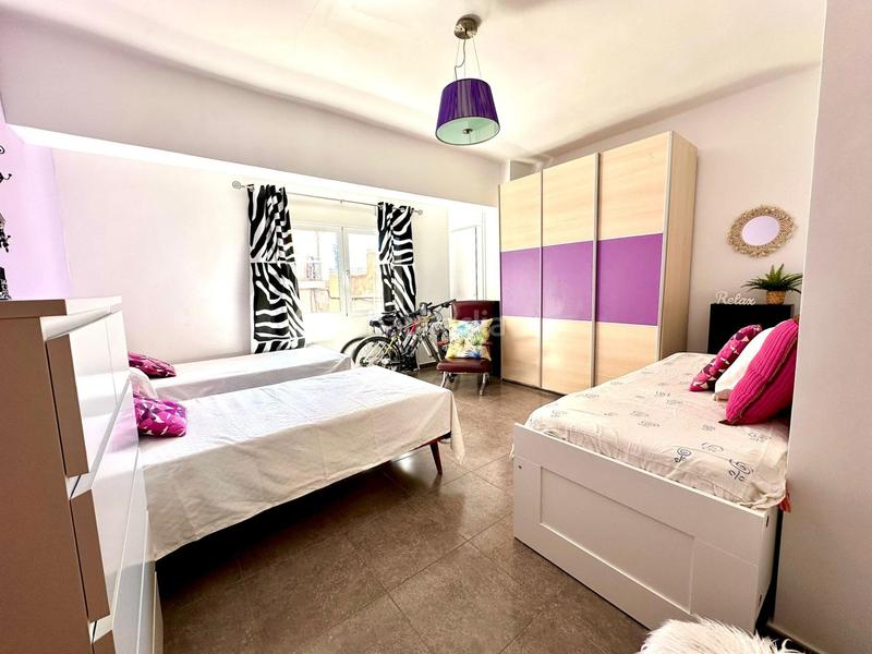 Foto 363c285f-f72a-4a3f-a622-6eac3487c420. Piso en calle cerda 3 piso de tres habitaciones completamente reformado en Alicante