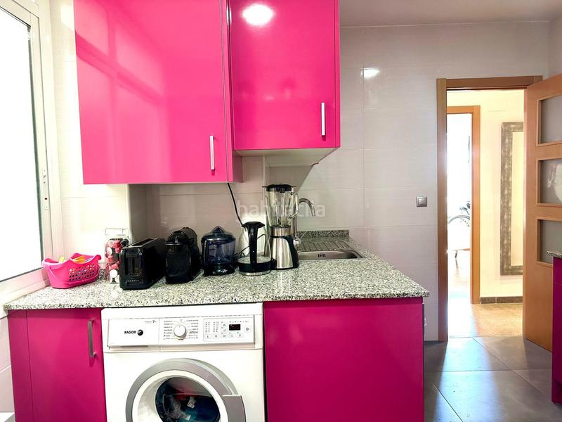 Foto 49c2d7eb-8fcc-4b75-9f48-b352dd2df3ea. Piso en calle cerda 3 piso de tres habitaciones completamente reformado en Alicante