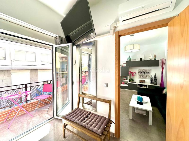 Foto 81d3f9b7-d8c6-4a25-8b04-2646e0b50f2e. Piso en calle cerda 3 piso de tres habitaciones completamente reformado en Alicante