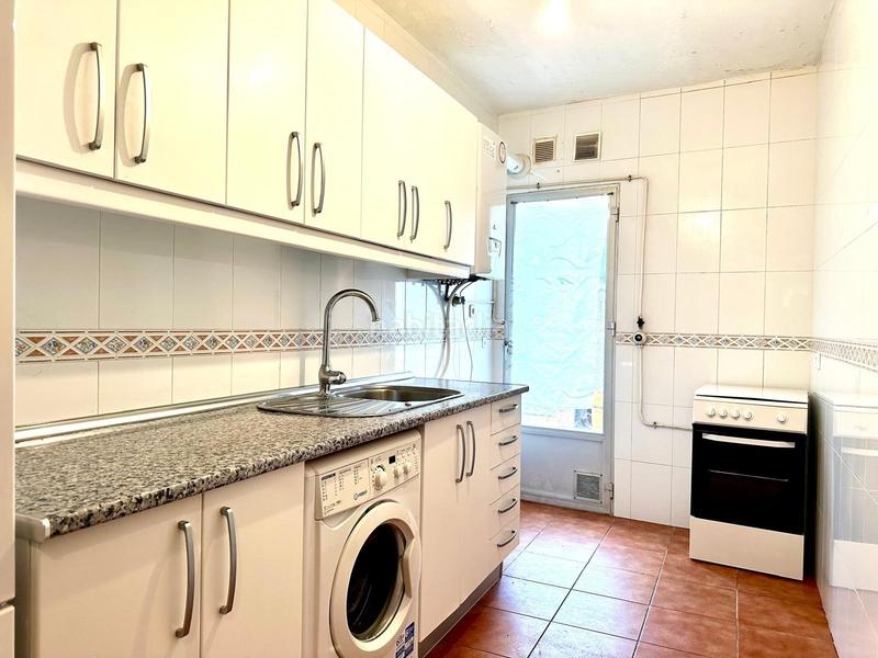 Foto f29902a0-b635-43b4-bfeb-5453aedd62ec. Flat with heating in Lozoya