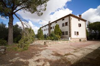 Casa en Calle calle del pozo de las nieves 14. Amplia parcela con chalet y apartamento para reformar en chincho