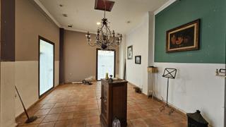 Local Comercial a Centro-Calzada-Cabo Noval. Tu negocio o tu hogar empieza aquí, en el corazón de sanlúcar de