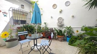 Flat in Ayuntamiento-Barrio Alto. Exclusiva en tejada inmobiliaria, vivienda con esencia sanluqueñ