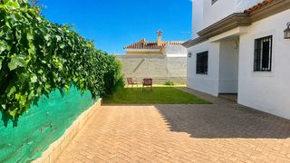 Chalet in V Centenario-Piletas-Capuchinos. Bienvenidos a una vivienda pensada para disfrutar de la tranquil