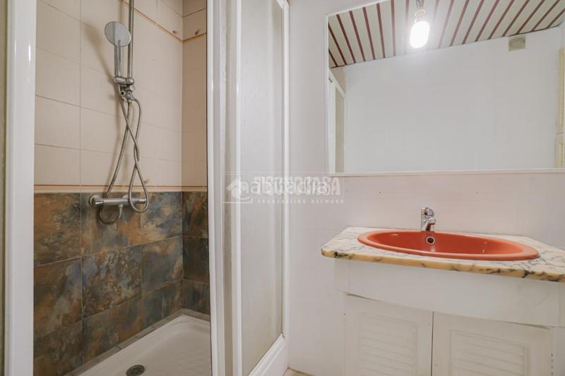 Foto cb60843f-e97c-4763-878f-6a0279351950. Piso  en venta en Ca n'Aurell Terrassa
