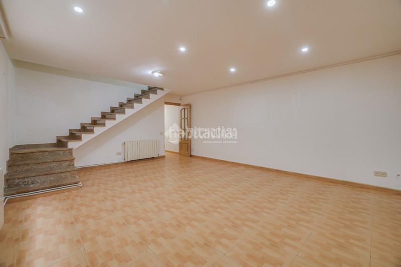 Foto 55b2467b-5703-4c45-b249-1e67e81a269d. Casa aparellada a La Maurina Terrassa
