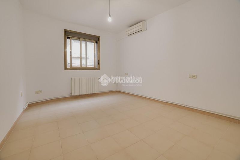 Foto abd22055-de72-4d08-88b5-5f7dbb4cee03. Casa aparellada a La Maurina Terrassa