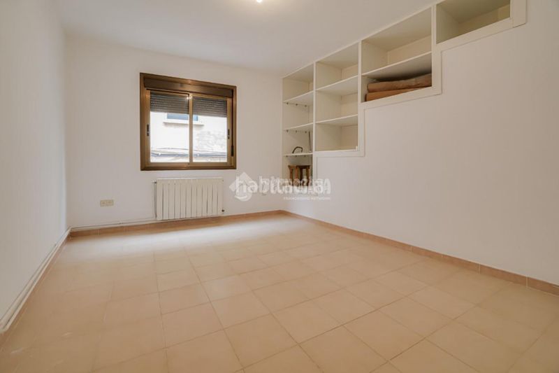 Foto f37cf7c7-cdb8-4c52-9589-e0499a421a7d. Casa aparellada a La Maurina Terrassa