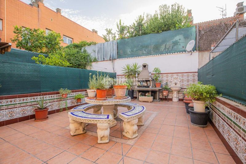 Foto 06ac8663-c3d6-4854-8d82-06493d6c1a83. Casa aparellada amb aparcament a Roc Blanc Terrassa