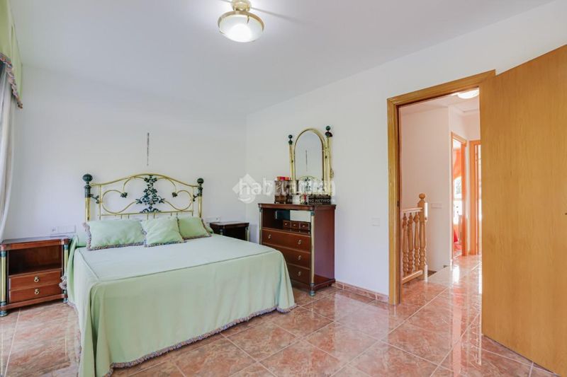Foto 58d2ea96-6d60-41d8-857d-d2b9635e46b7. Casa aparellada amb aparcament a Roc Blanc Terrassa