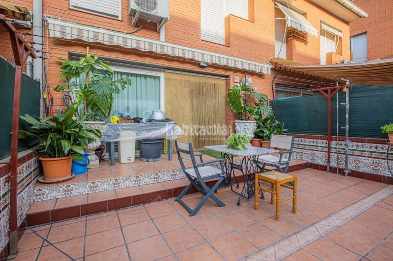 Foto cc99bd1e-89d9-4b73-9591-ecf838ee803f. Casa aparellada amb aparcament a Roc Blanc Terrassa