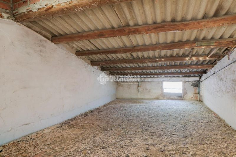 Foto 3455647f-e7e2-4e80-9586-6e343aaa7a02. Casa aparellada amb aparcament a La Maurina Terrassa