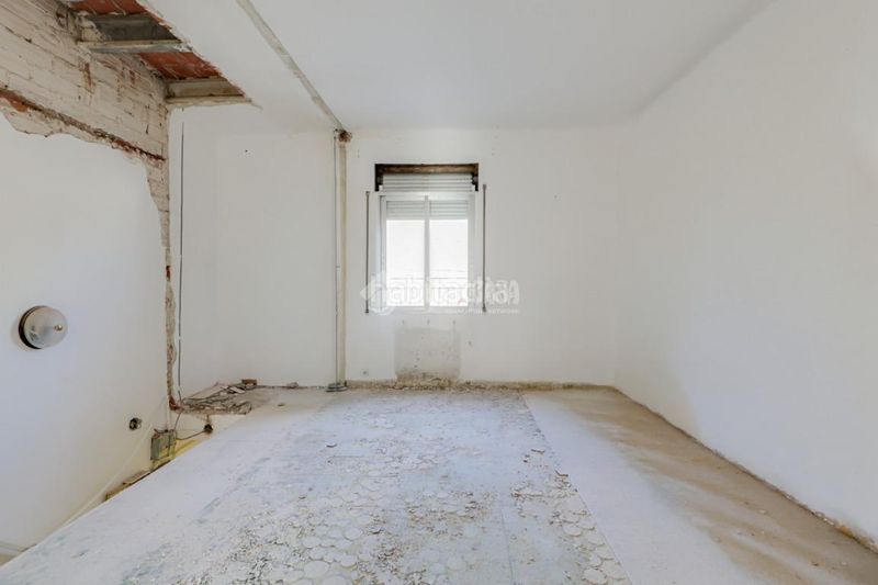 Foto 40fb6817-ae1d-4320-adfc-cc99a49562b2. Casa aparellada amb aparcament a La Maurina Terrassa