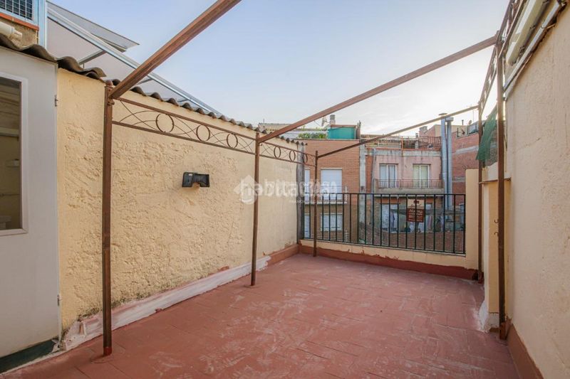 Foto 46caa493-247b-478a-a8aa-cb6df9efe691. Casa aparellada amb aparcament a La Maurina Terrassa
