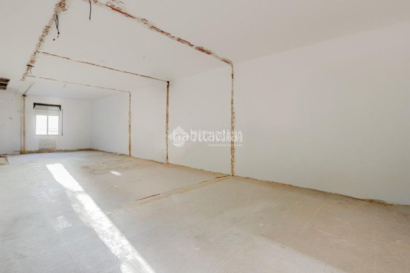 Foto 96e43510-645c-4296-89b8-c8c2d672e7e3. Casa aparellada amb aparcament a La Maurina Terrassa