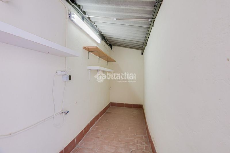 Foto 9fe5aa50-dbdb-489e-8487-c0e3c550dd0c. Casa aparellada amb aparcament a La Maurina Terrassa