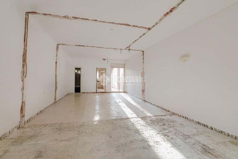 Foto c76e0207-f003-4022-8cc5-ba1fcf2b60cf. Casa aparellada amb aparcament a La Maurina Terrassa