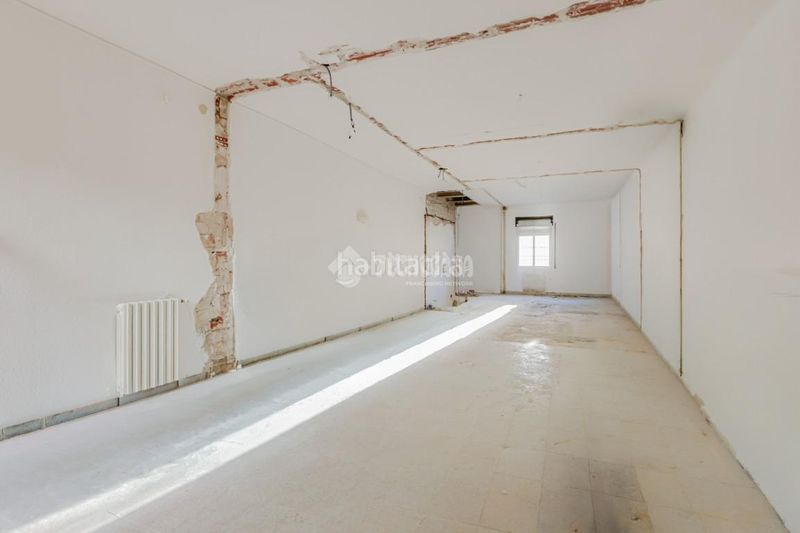 Foto f0c4bacd-ec00-44de-9905-11ae040852da. Casa aparellada amb aparcament a La Maurina Terrassa