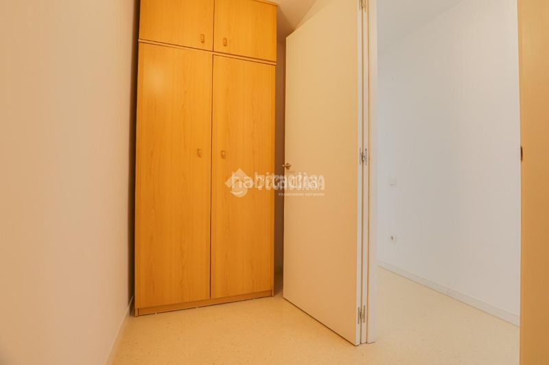 Foto c4138a74-53de-4a08-aa6b-9896b068cf57. Pis amb calefacció aparcament a Roc Blanc Terrassa