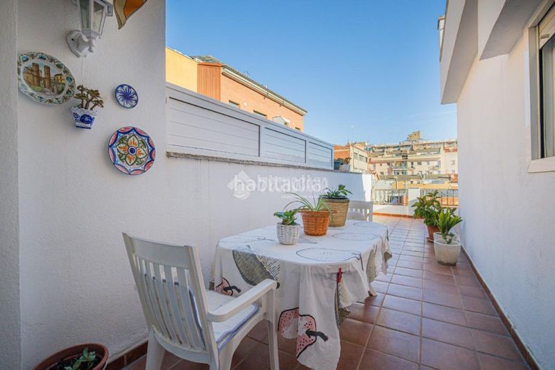 Foto 41914b60-5b23-4fbc-a06d-2f501a7cfc53. Casa aparellada amb aparcament a Ca n'Aurell Terrassa