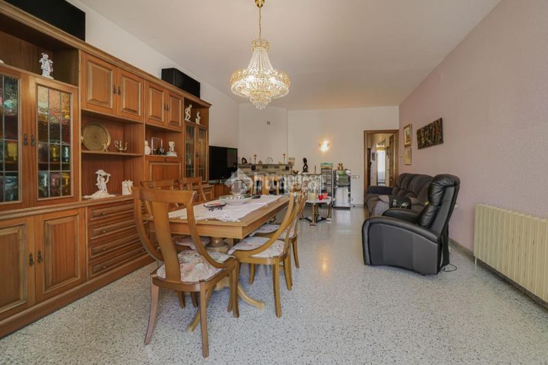 Foto 559cf63d-caa1-458b-8ec3-ce7318413248. Casa aparellada amb aparcament a Ca n'Aurell Terrassa