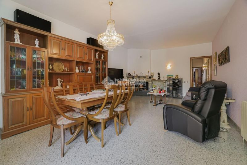 Foto 671f7567-53a5-47a4-9070-a6426c4f23e9. Casa aparellada amb aparcament a Ca n'Aurell Terrassa