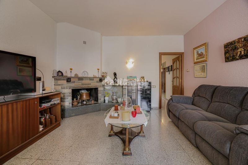 Foto 7d804d13-eb6f-414c-b174-0c73183de9f5. Casa aparellada amb aparcament a Ca n'Aurell Terrassa
