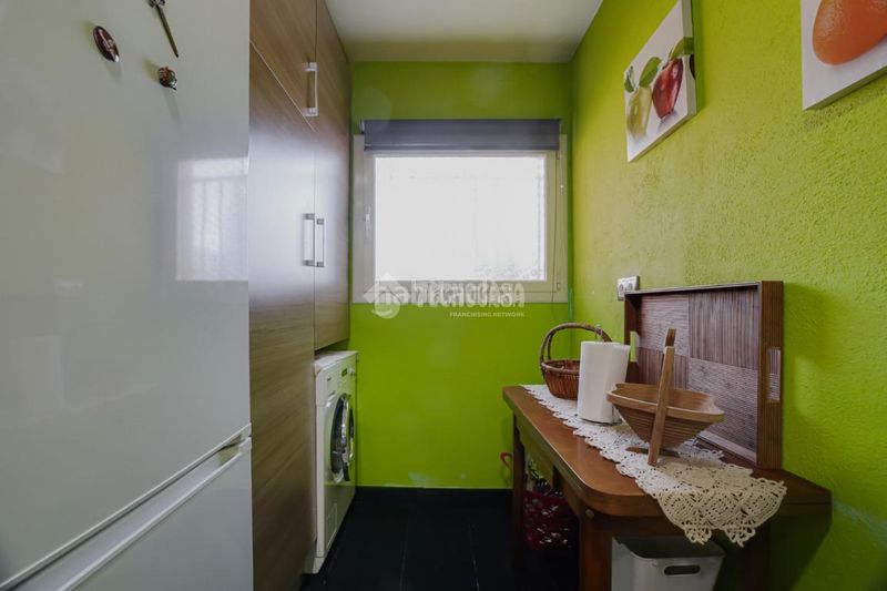 Foto a62fbff3-9a5c-489d-9ea5-4e620d6540c4. Casa aparellada amb aparcament a Ca n'Aurell Terrassa