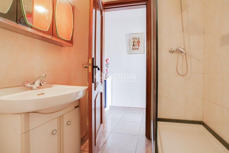 Foto d1aae741-b312-4967-ab57-40720e4fe08d. Casa aparellada amb aparcament a Ca n'Aurell Terrassa