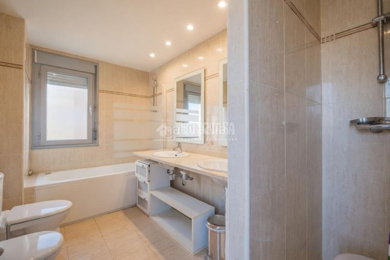 Foto 9d8512b7-5d40-43c3-b7d8-90c7e0aed729. Casa amb calefacció aparcament a Zona Europa Arroyomolinos