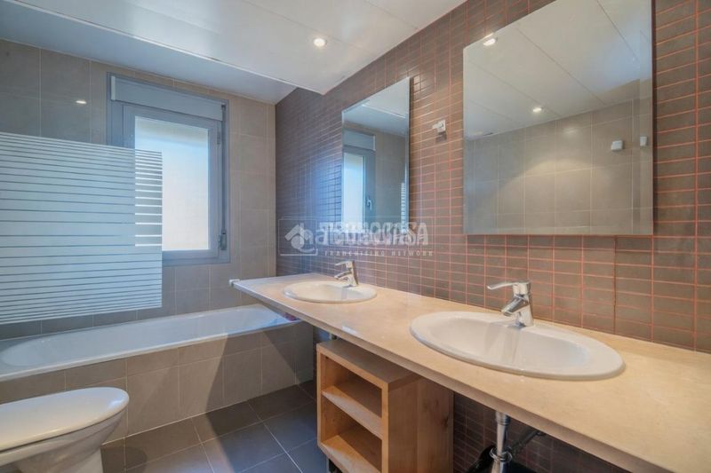 Foto e6a6ada1-20ef-4525-acad-09a86cc4c6ec. Casa amb calefacció aparcament a Zona Europa Arroyomolinos