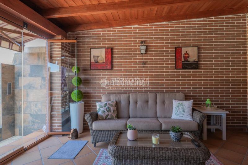 Foto 07283746-70dc-4346-b8df-a574258fba19. Casa aparellada amb calefacció aparcament a Las Castañeras - Bulevar Arroyomolinos