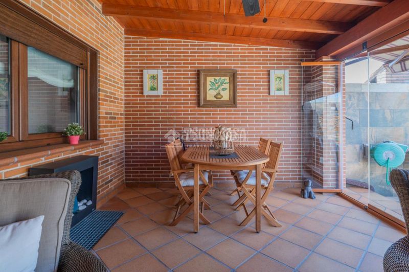 Foto 2362c90e-2238-445e-aac0-9922273ced98. Casa aparellada amb calefacció aparcament a Las Castañeras - Bulevar Arroyomolinos