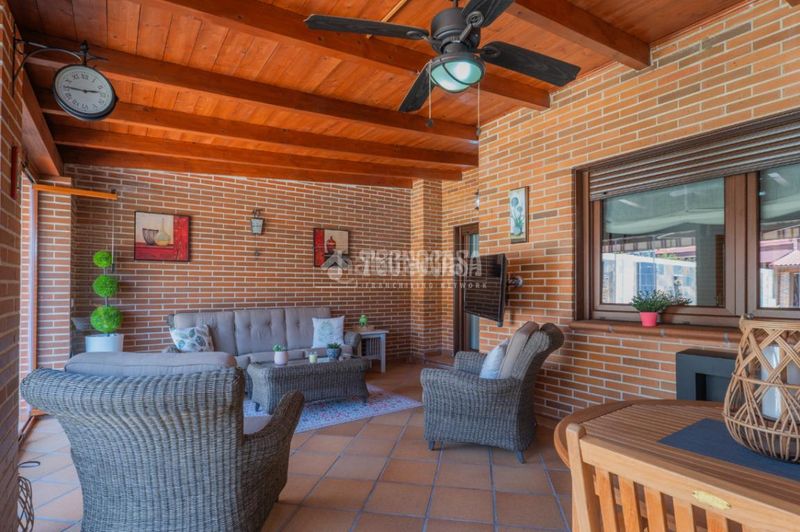 Foto 38988495-f7f8-4848-8cb1-8146deabbe07. Casa aparellada amb calefacció aparcament a Las Castañeras - Bulevar Arroyomolinos