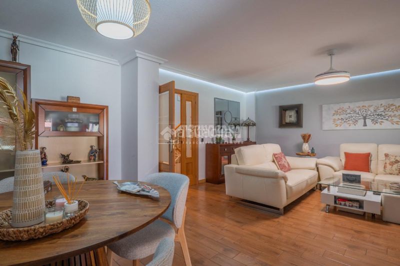 Foto 7e80d341-e7f0-4f6a-a875-5067529216a5. Casa aparellada amb calefacció aparcament a Las Castañeras - Bulevar Arroyomolinos