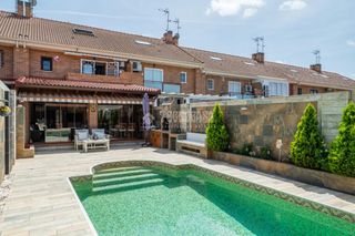 Towny house in Las Castañeras - Bulevar. Casa en venta en arroyomolinos