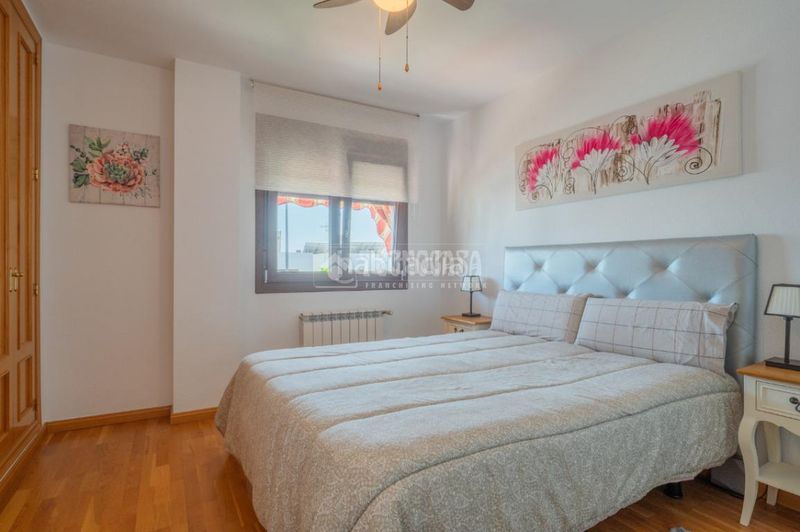 Foto ab3e7da7-bfa3-44fe-9e0c-569e84d5287e. Casa aparellada amb calefacció aparcament a Las Castañeras - Bulevar Arroyomolinos