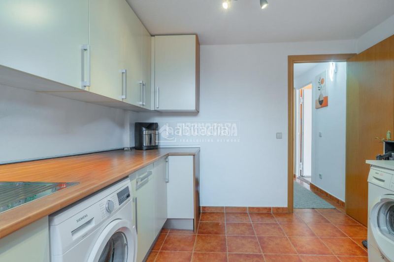 Foto dbfdb1c9-3dcf-485a-8f24-c1efce3aa8e6. Casa aparellada amb calefacció aparcament a Las Castañeras - Bulevar Arroyomolinos