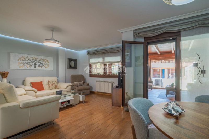 Foto e2c0ed8d-26b5-4fe3-b237-c55a3596cf02. Casa aparellada amb calefacció aparcament a Las Castañeras - Bulevar Arroyomolinos
