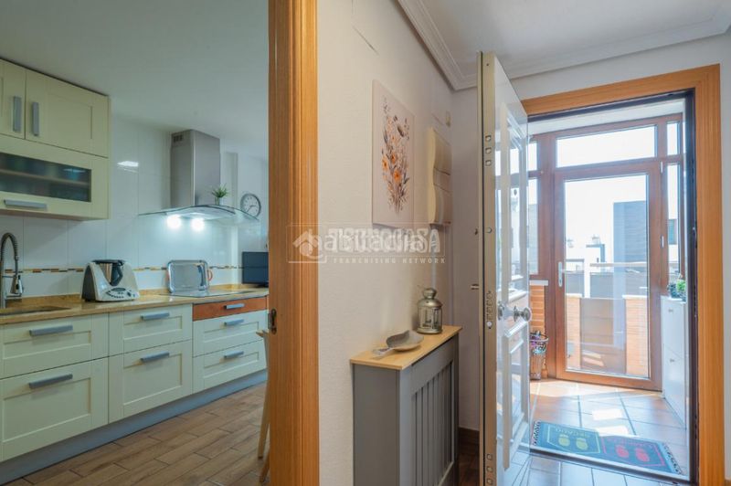 Foto f60a95db-3e03-42de-952d-40ba52869506. Casa aparellada amb calefacció aparcament a Las Castañeras - Bulevar Arroyomolinos
