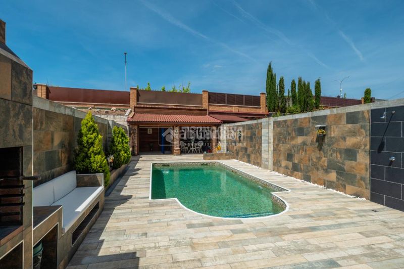 Foto f6a02c00-894a-4e38-857b-e4cd5046d8c6. Casa aparellada amb calefacció aparcament a Las Castañeras - Bulevar Arroyomolinos