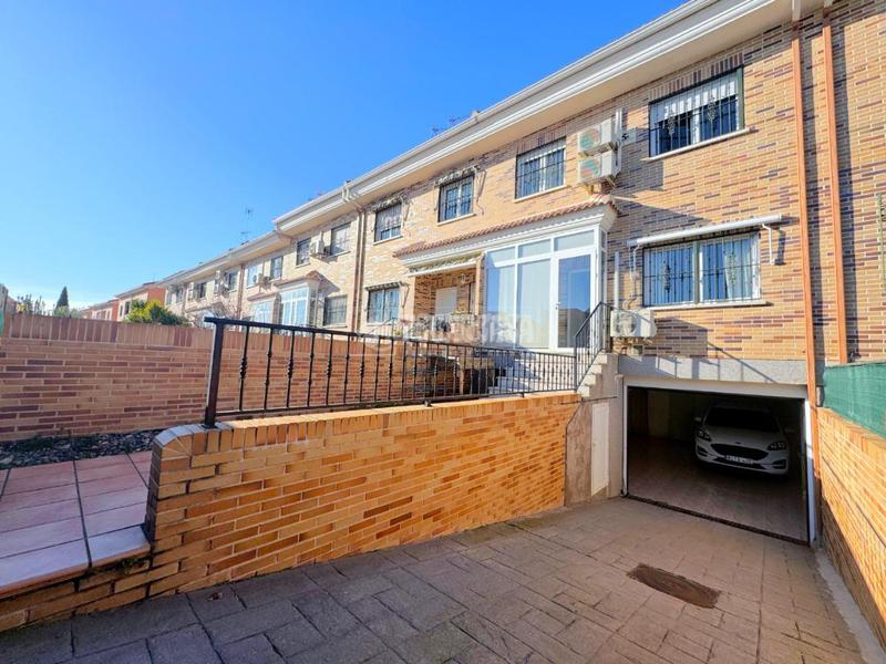 Foto 40e3e7fb-1526-495a-accb-0e3cff654488. Casa pareada casa en venta en Zona El Caño Arroyomolinos