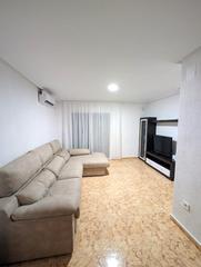 Alquiler Apartamento en Antonio Machado. Bonito apartamento de 2 dormitorios con terraza y piscina en tor