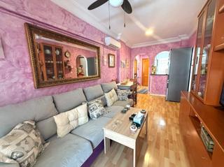 Apartamento en Zona Playa del Cura. Amplio apartamento de 3 dormitorios con patio privado en torrevi