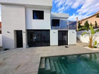 Chalet in Los Balcones y los Altos. Villa independiente en los balcones! obra nueva terminada!