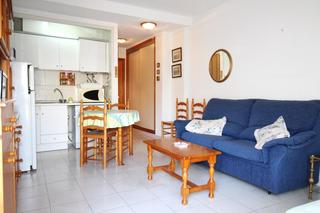 Estudi a Zona Playa del Cura. Acogedor estudio con balcón y piscina en torrevieja