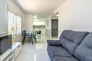 Haus in Zona Carrefour - Urbanizaciones. Acogedor bungalow de 2 dormitorios con terraza en torrevieja