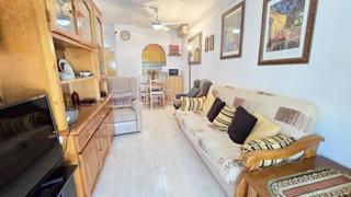 Àtic a Antonio Machado. Bonito ático de 1 dormitorio con balcón y piscina en torrevieja